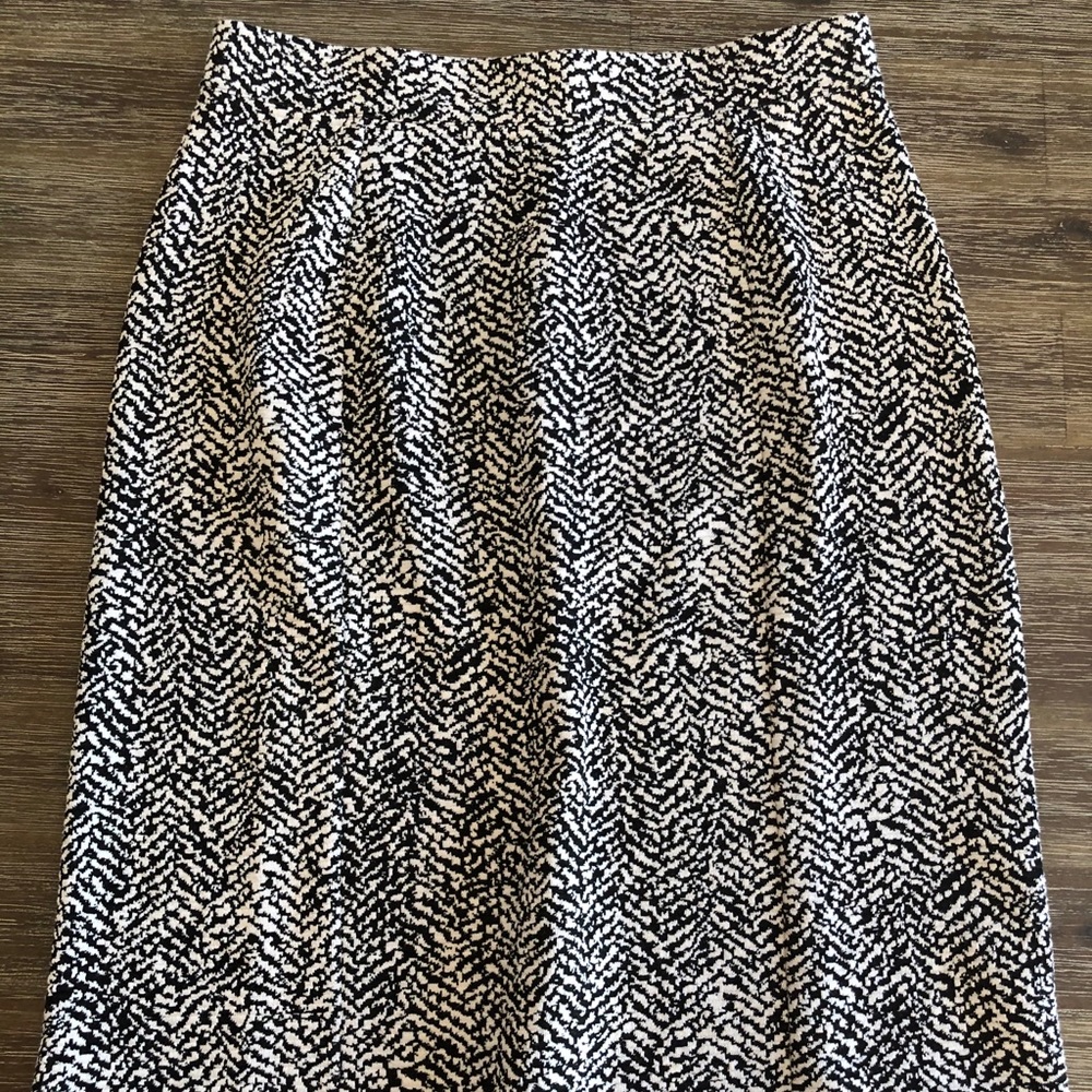 Lands’ End black/white animal print skirt